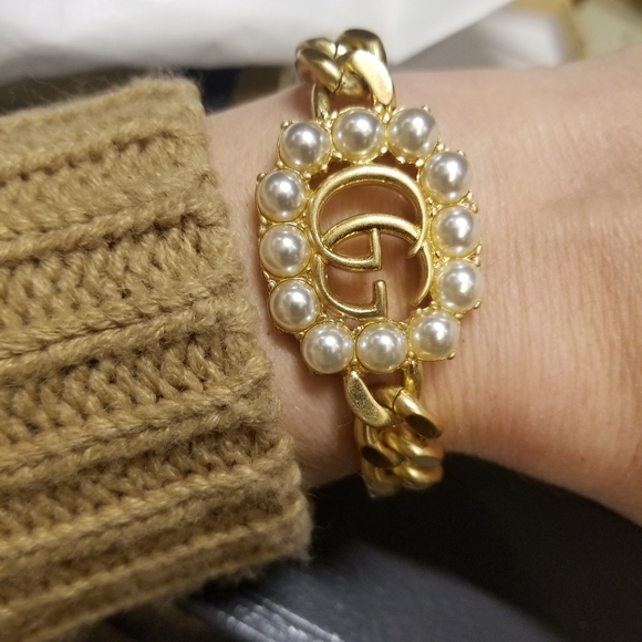 *SOLD* GUCCI 100% Authentic Pearl bracelet! - Picture 8 of 10